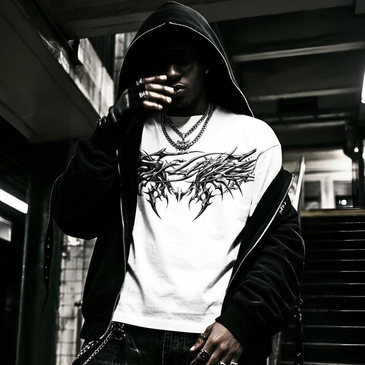 ERISCE CIRE Silence V2 Heavyweight Tee - model shot